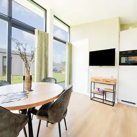 In Near Kaag Lakes Oud Ade